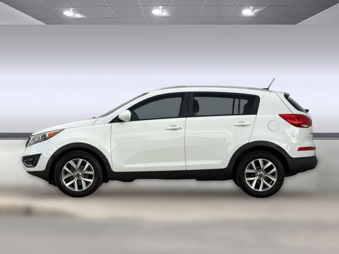 Used 2016 Kia Sportage LX w/ Option Group 017 FWD image 2