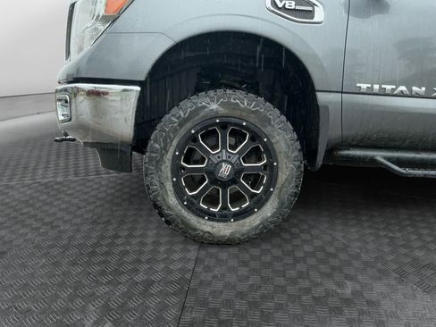 Used 2017 Nissan Titan SV AWD/4WD image 14