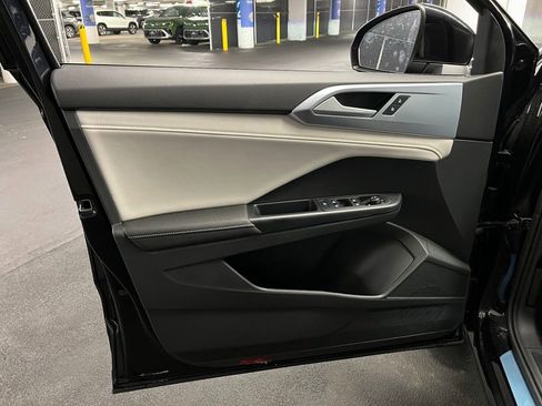 New 2025 Volkswagen Taos SE image 18