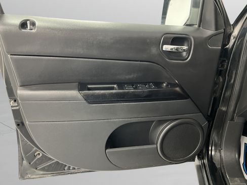 Used 2013 Jeep Patriot Latitude FWD image 14