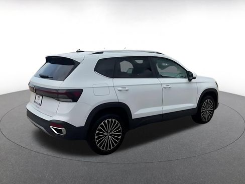 Used 2026 Volkswagen Taos SE FWD image 15