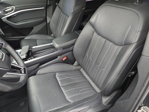 Used 2024 Audi Q8 e-tron Prestige image 15