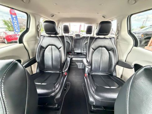 Used 2022 Chrysler Pacifica Touring-L FWD image 68