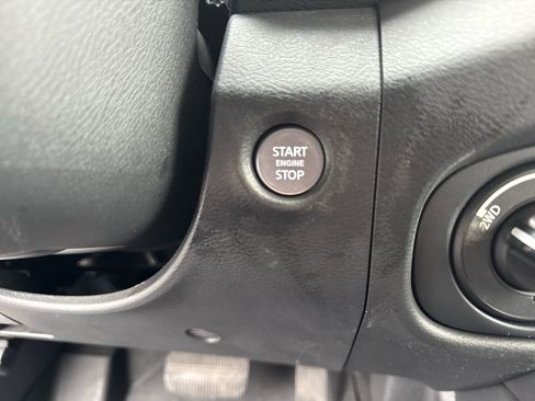 Used 2022 Nissan Frontier SV image 17