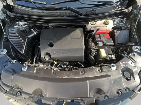 Used 2023 Chevrolet Traverse RS image 33