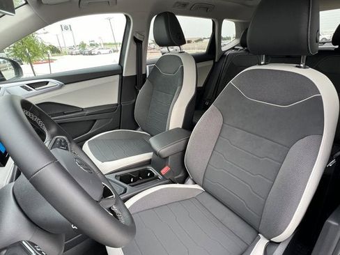New 2025 Volkswagen Taos SE image 16