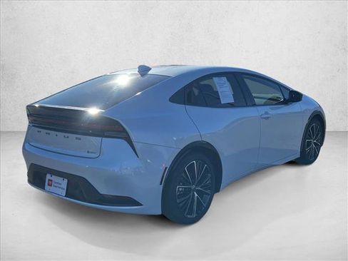 Used 2025 Toyota Prius XLE image 5