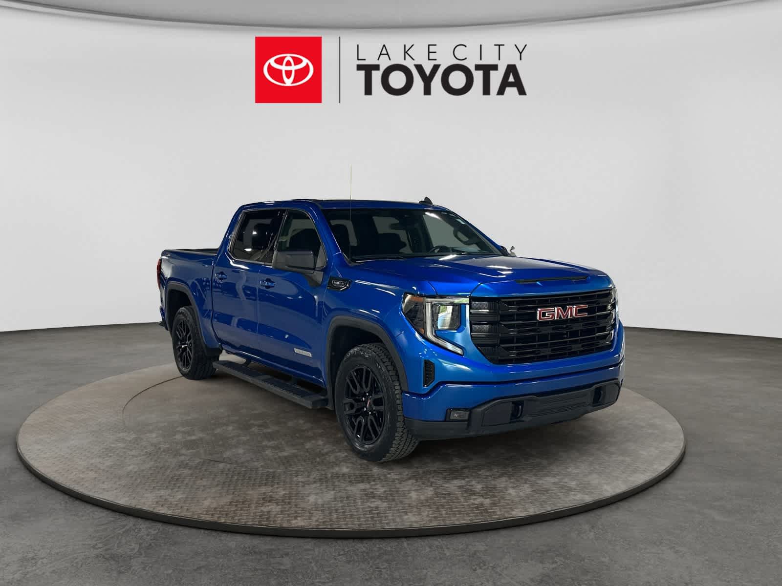 Used 2023 GMC Sierra 1500 Elevation w/ X31 Off-Road Package AWD/4WD image 13