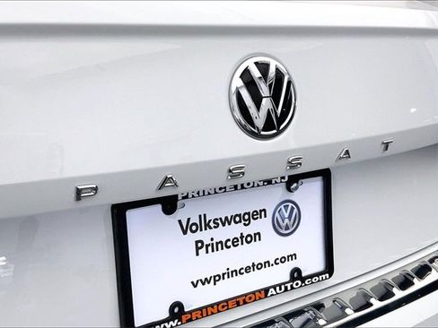 Used 2021 Volkswagen Passat 2.0T SE image 8