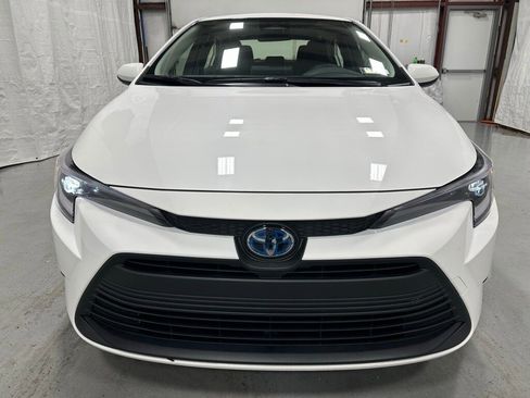 Used 2025 Toyota Corolla LE image 2