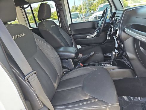 Used 2017 Jeep Wrangler Unlimited Sahara w/ Connectivity Group AWD/4WD image 10