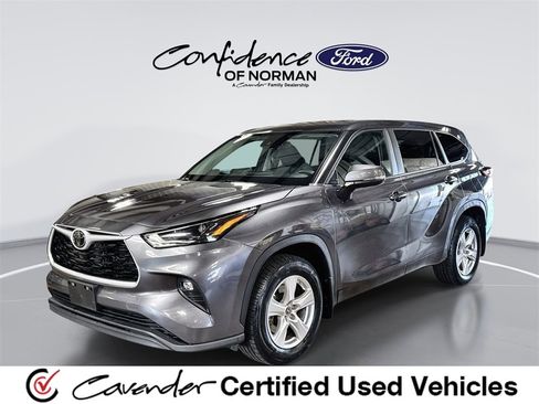 Used 2024 Toyota Highlander LE image 1