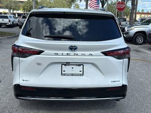 Used 2025 Toyota Sienna Limited image 6