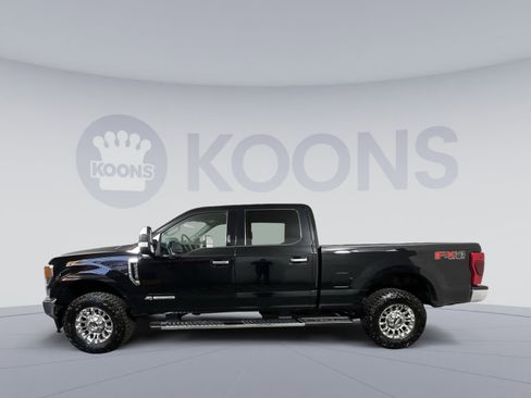 Used 2021 Ford F250 XLT w/ XLT Premium Package image 2