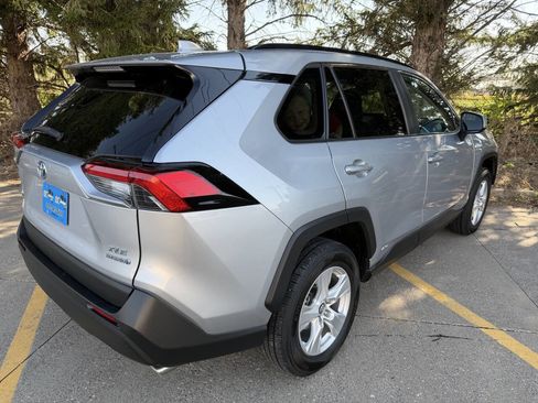 Used 2019 Toyota RAV4 XLE image 6