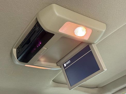 Used 2011 Toyota Sequoia Platinum image 29