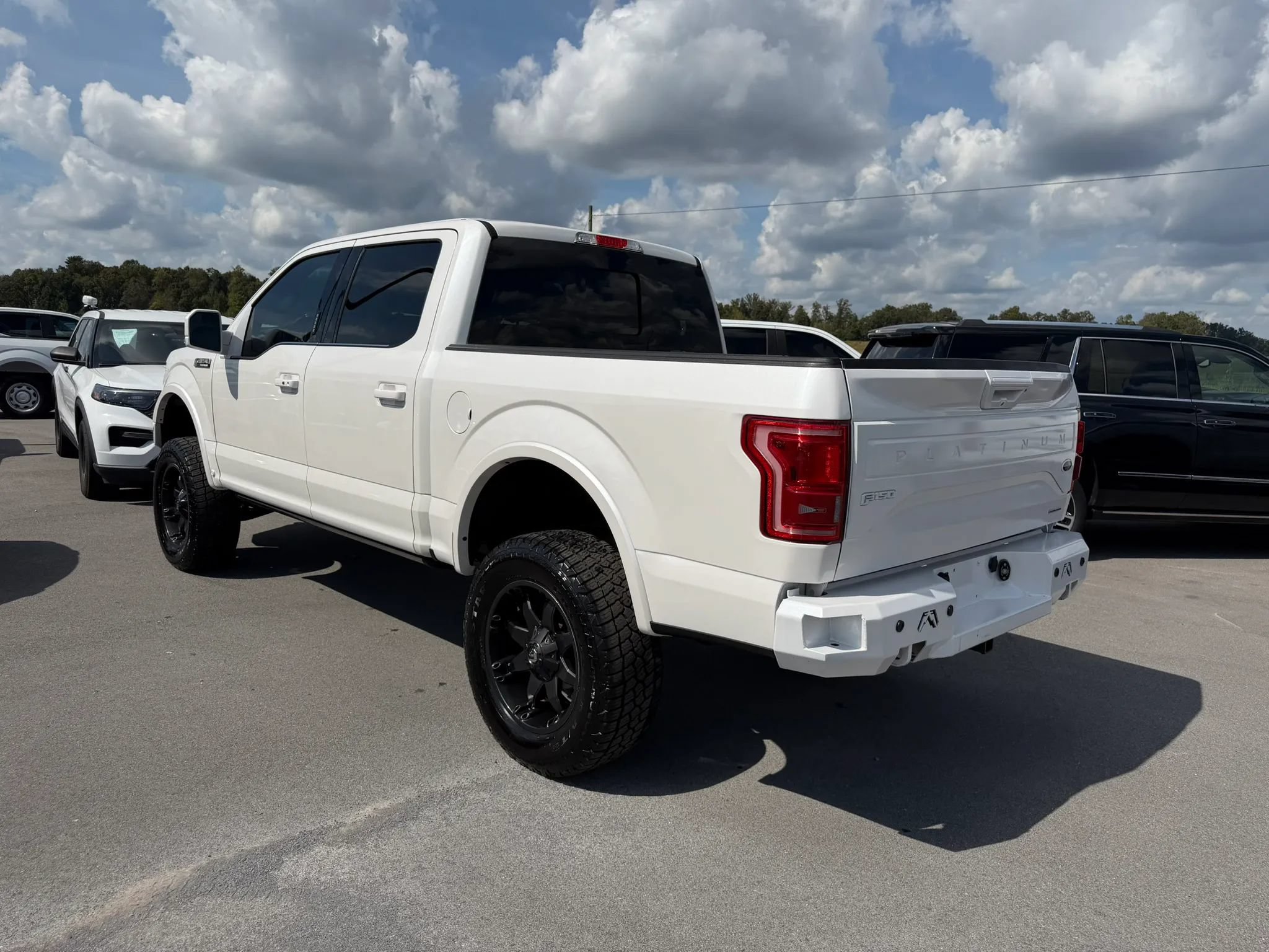 Used 2015 Ford F150 Platinum w/ Equipment Group 701A Luxury AWD/4WD image 3