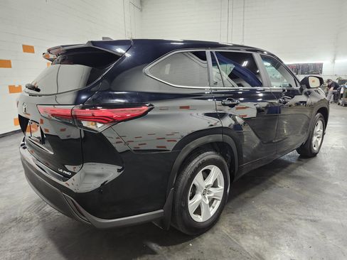 Used 2023 Toyota Highlander LE AWD/4WD image 16