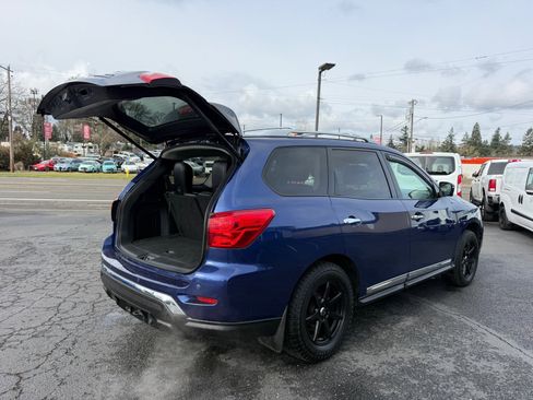Used 2018 Nissan Pathfinder Platinum image 9