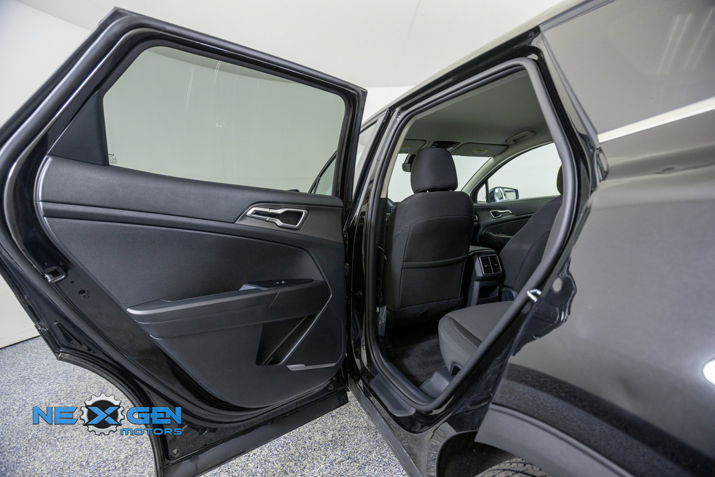 Used 2025 Kia Sportage LX FWD image 25