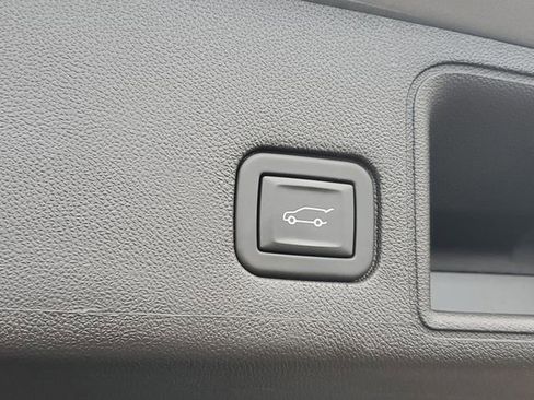 Certified 2023 GMC Terrain SLE w/ Driver Convenience Package image 9