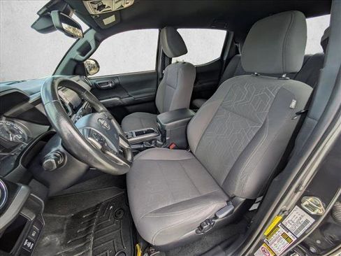Used 2019 Toyota Tacoma TRD Off-Road image 19