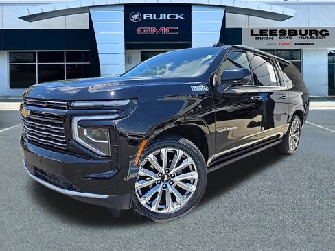 Used 2025 Chevrolet Suburban High Country AWD/4WD image 3