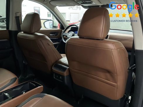 Used 2024 Nissan Pathfinder Platinum FWD image 15
