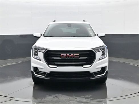 Used 2022 GMC Terrain SLE w/ Driver Convenience Package image 2