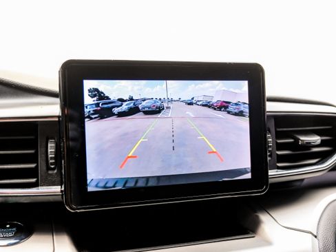 Used 2020 Ford Explorer XLT w/ Equipment Group 202A RWD image 16