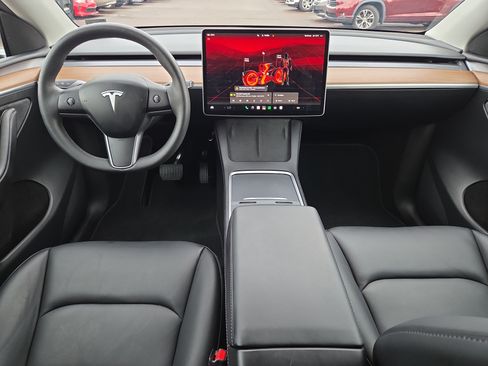 Used 2024 Tesla Model Y Long Range AWD/4WD image 24