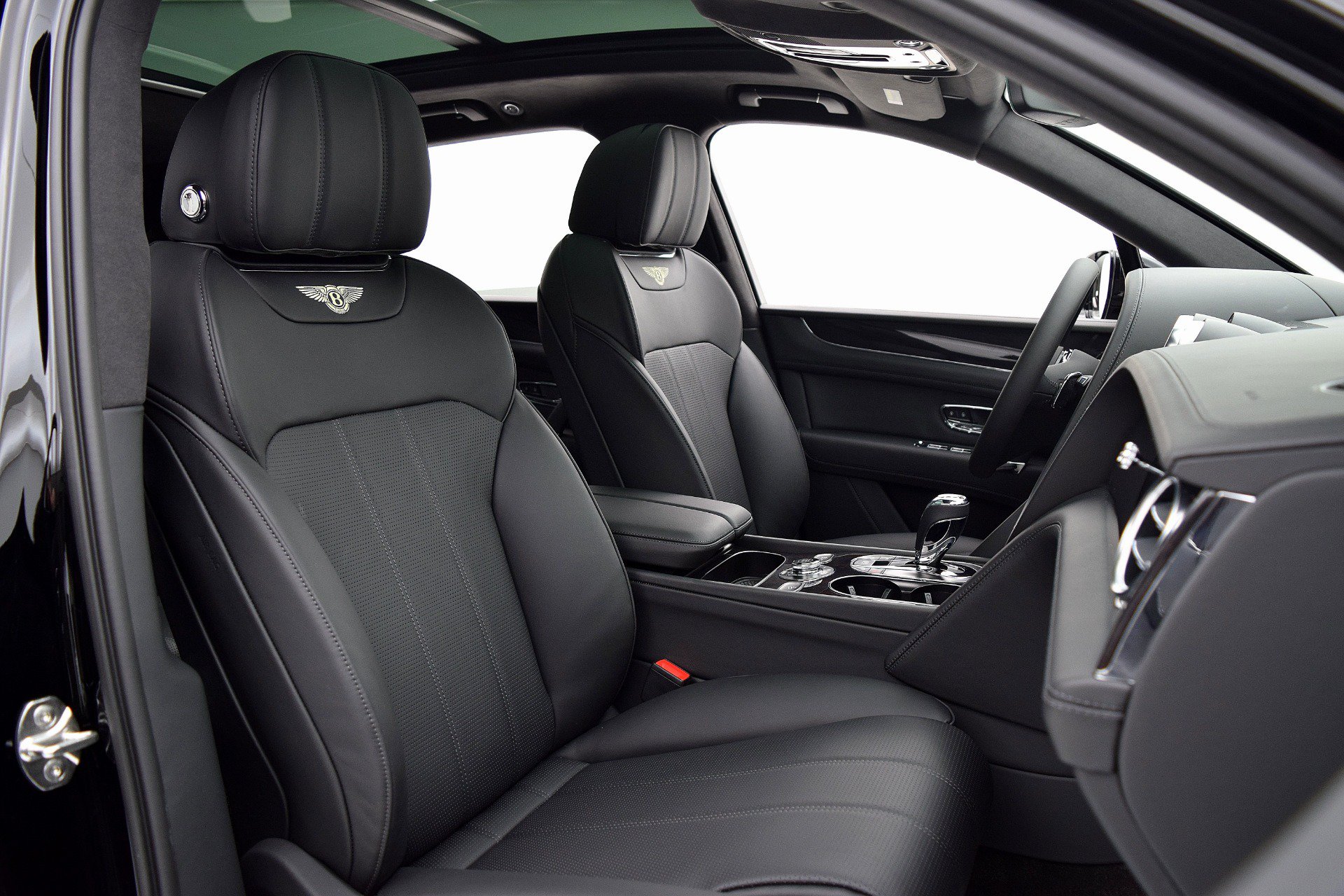 Certified 2019 Bentley Bentayga AWD/4WD image 31