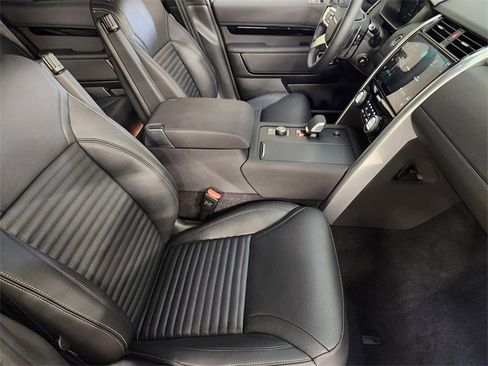 Used 2025 Land Rover Discovery S image 3
