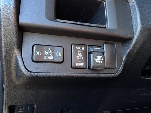 Used 2017 Toyota Tacoma TRD Off-Road image 19