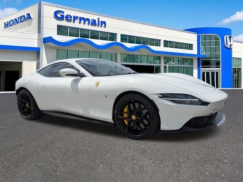 Used 2022 Ferrari Roma RWD image 2