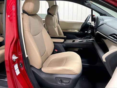 Used 2022 Toyota Sienna XLE w/ XLE Plus Package AWD/4WD image 7