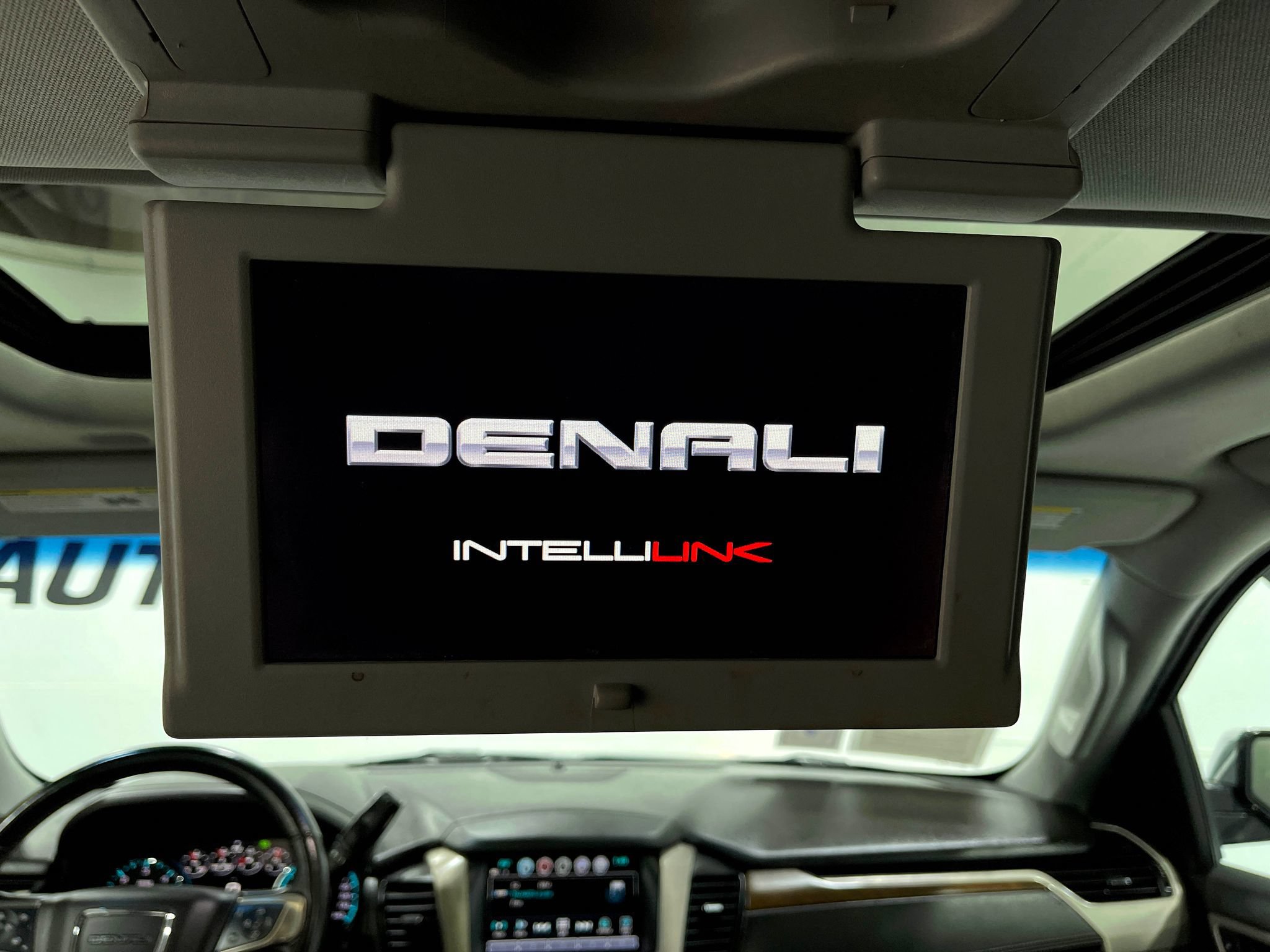 Used 2020 GMC Yukon XL Denali w/ Denali Ultimate Package AWD/4WD image 12