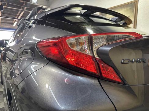 Used 2020 Toyota C-HR XLE FWD image 5