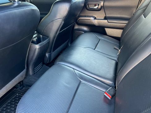 Used 2019 Toyota Tacoma TRD Off-Road AWD/4WD image 13