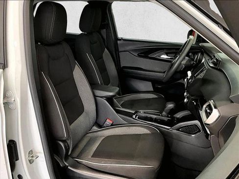 Used 2023 Chevrolet TrailBlazer LS FWD image 9