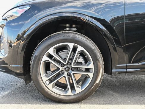 Certified 2025 Audi Q5 Premium w/ Convenience Package image 27