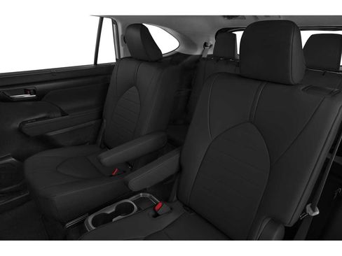 Used 2021 Toyota Highlander XLE FWD image 9