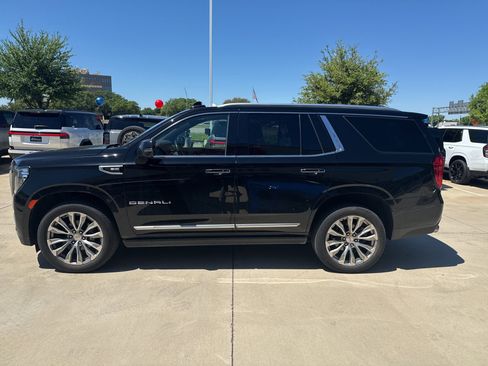 Used 2021 GMC Yukon Denali w/ Denali Premium Package image 3