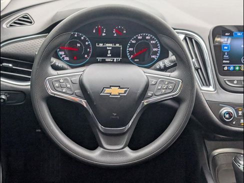 Used 2020 Chevrolet Malibu LT image 12