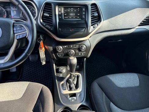 Used 2015 Jeep Cherokee Sport w/ Cold Weather Group AWD/4WD image 19
