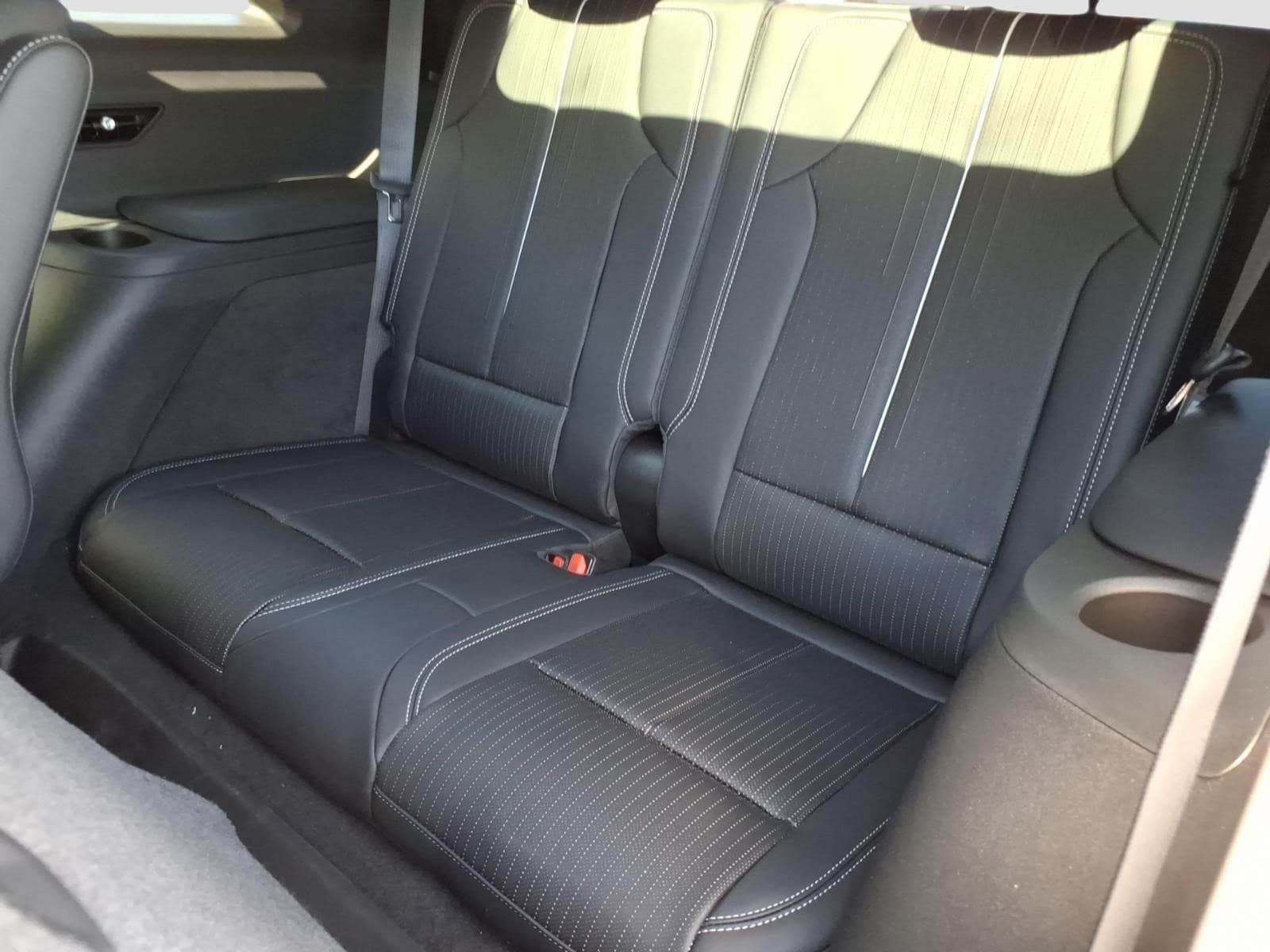 New 2027 Cadillac Vistiq Luxury w/ LPO, Floor Liner Package AWD/4WD image 11