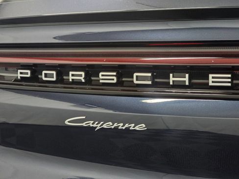 Certified 2025 Porsche Cayenne Coupe AWD/4WD image 36
