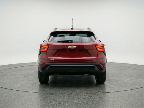 Used 2025 Chevrolet Trax LT image 7