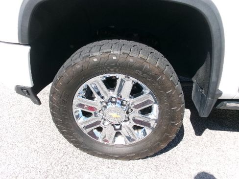Used 2024 Chevrolet Silverado 2500 High Country w/ High Country Premium Package AWD/4WD image 10