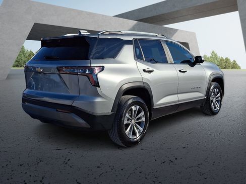 Used 2025 Chevrolet Equinox LT w/ Convenience Package II image 6